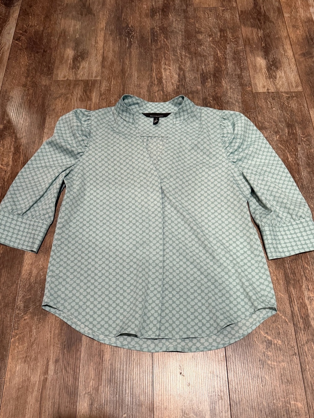 White House Black Market Mint Green Geometric Blouse